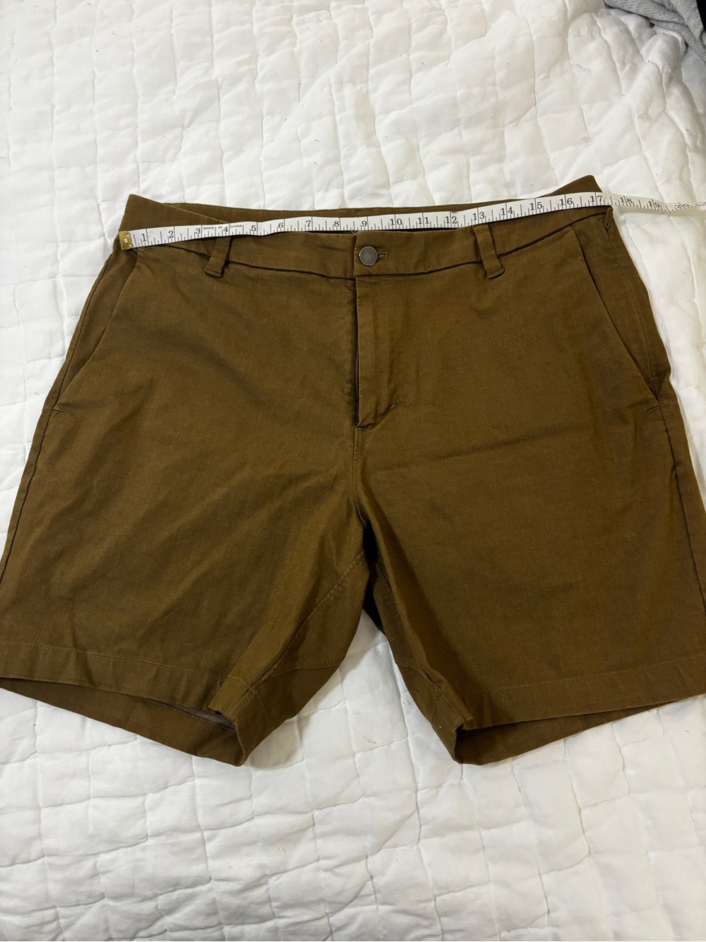 Lululemon 34” rust flat front shorts 7”